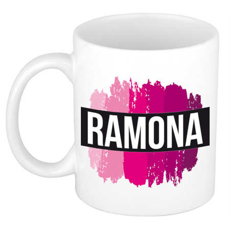 Naam cadeau mok / beker Ramona  met roze verfstrepen 300 ml