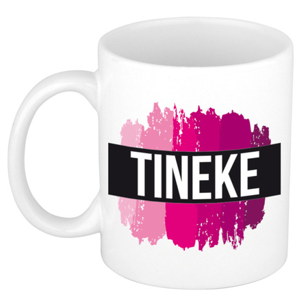 Naam cadeau mok / beker Tineke  met roze verfstrepen 300 ml