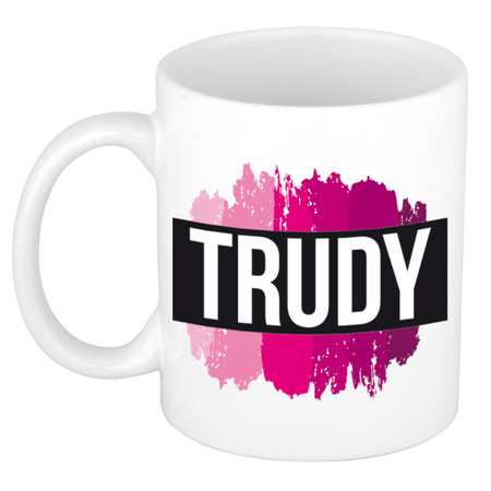 Naam cadeau mok / beker Trudy  met roze verfstrepen 300 ml